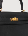 Hermès Kelly 25 aus Togo Leder mit Gelbgoldenen Beschlägen in Noir