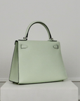 Hermès Kelly 28 Sellier aus Epsom Leder mit Palladium Beschlägen in Vert Fizz