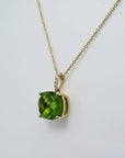 Kette und Anhänger mit 0,04ct TW-si Brillant u. 3,78ct Peridot in 750/18K Gelbgold