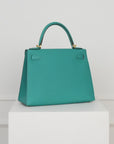 Hermès Kelly 28 Sellier aus Epsom Leder mit gelbgoldenen Beschlägen in Vert Verone