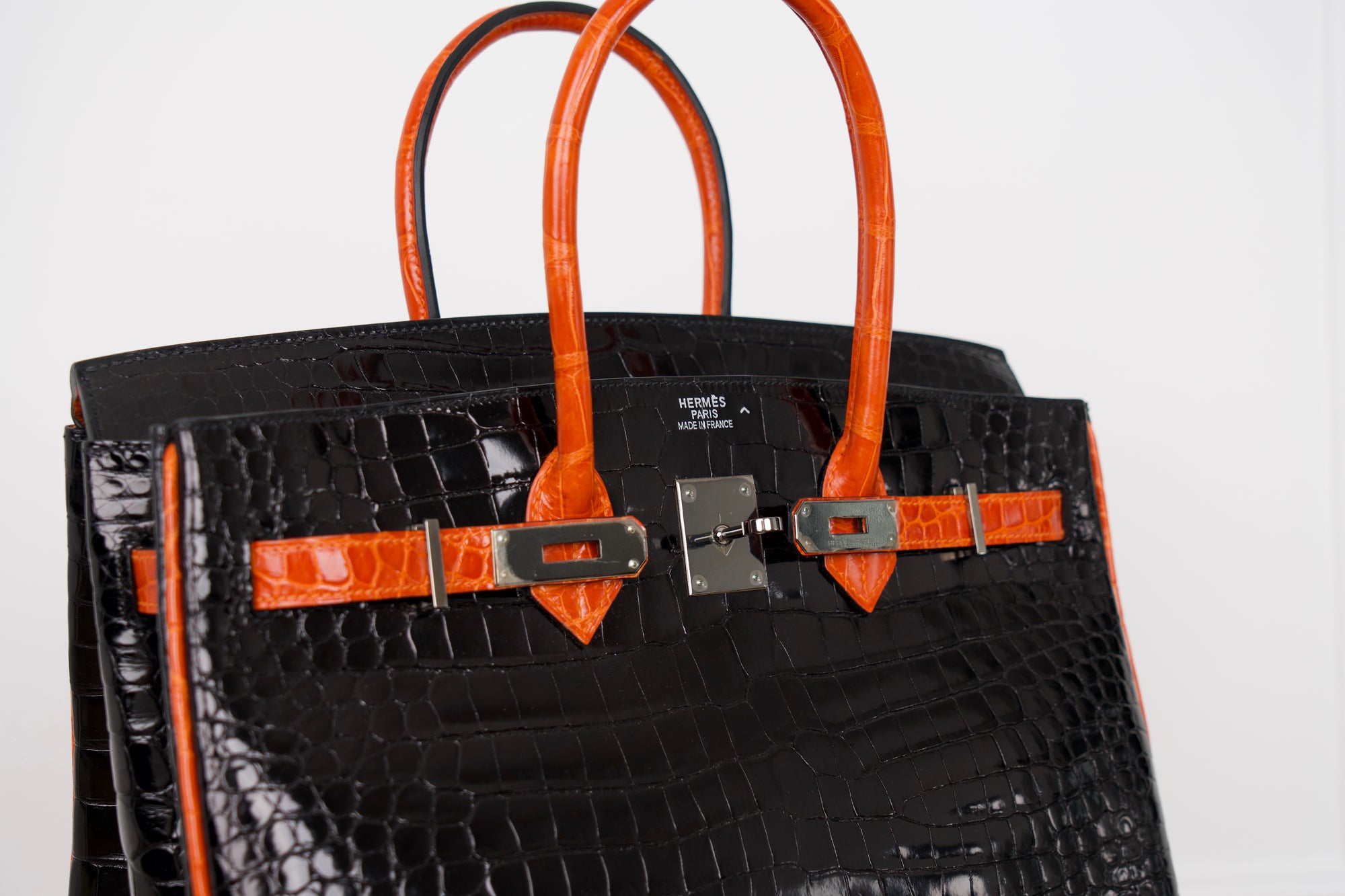 Hermès Birkin Limited Edition aus Alligator Leder mit Palladium Beschlägen in Noir/Orange