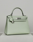 Hermès Kelly 28 Sellier aus Epsom Leder mit Palladium Beschlägen in Vert Fizz