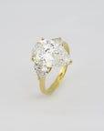 Ring mit 5,01ct E-vs2 + 1,04ct E-vs Diamant in 750/18K Gelbgold Lab. Grown
