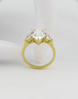 Ring mit 5,01ct E-vs2 + 1,04ct E-vs Diamant in 750/18K Gelbgold Lab. Grown