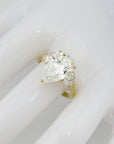 Ring mit 5,01ct E-vs2 + 1,04ct E-vs Diamant in 750/18K Gelbgold Lab. Grown