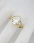 Ring mit 3,50ct D-vs2 + 0,88ct D-vs Diamant in 750/18K Gelbgold Lab. Grown