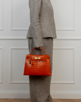 Hermès Kelly 28 Sellier aus Alligator Leder mit Gelbgoldenen Beschlägen in Orange