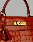 Hermès Kelly 28 Sellier aus Alligator Leder mit Gelbgoldenen Beschlägen in Orange